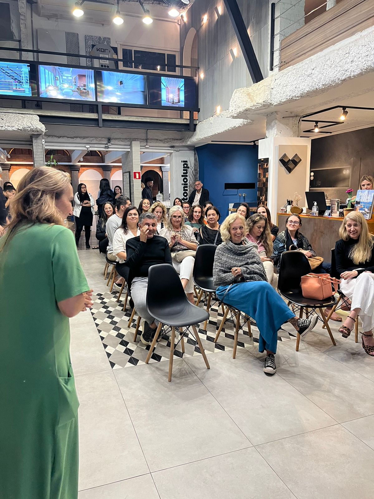 Palestra Helsinki: Arquitetura contemporânea e o uso criativo da madeira